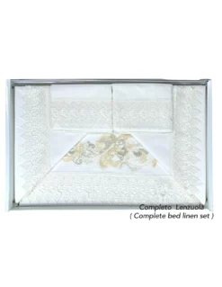 Bauletto Aurora – Completo Lenzuola Matrimoniali Puro Cotone & Copriletto con Pizzo Macramè Intarsiato – Made in Italy