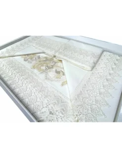 Bauletto Aurora – Completo Lenzuola Matrimoniali Puro Cotone & Copriletto con Pizzo Macramè Intarsiato – Made in Italy