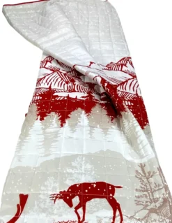 Copriletto Trapuntato Monte Soglio Rosso - Stile Chalet con Cervi e Foresta - Microfibra Leggera Made in Italy