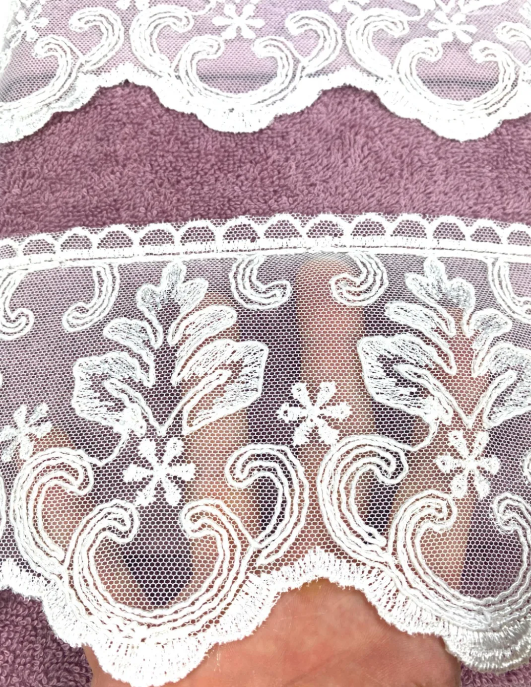 Set Asciugamani 1+1 Pizzo Macramè Malika Rosa, Puro Cotone, Made in Italy, Idea Regalo, Confezione Elegante