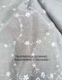 Tenda Chantal Grigia Ricamata Fiori Bianchi - Semitrasparente 140x280 cm Poliestere - Con Anelli Acciaio